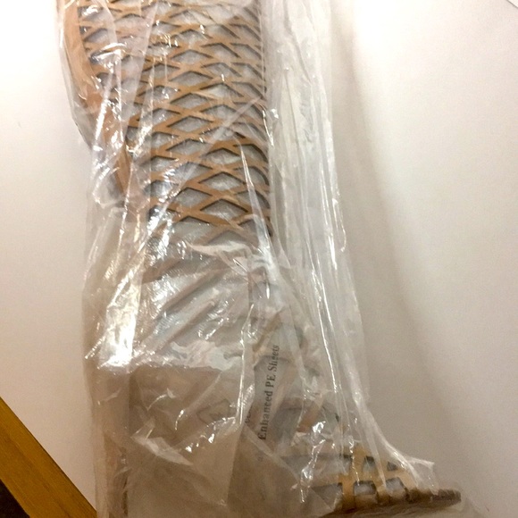 VINCE CAMUTO - Picture 2 of 4